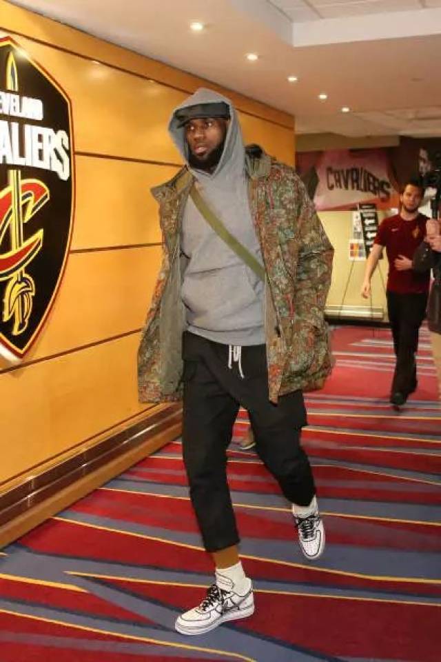 邓弗里斯：老图拉姆是我的偶像；生涯早期我不是最出色的球员（邓弗里斯称老图拉姆为偶像：坦言职业初期并不出众）