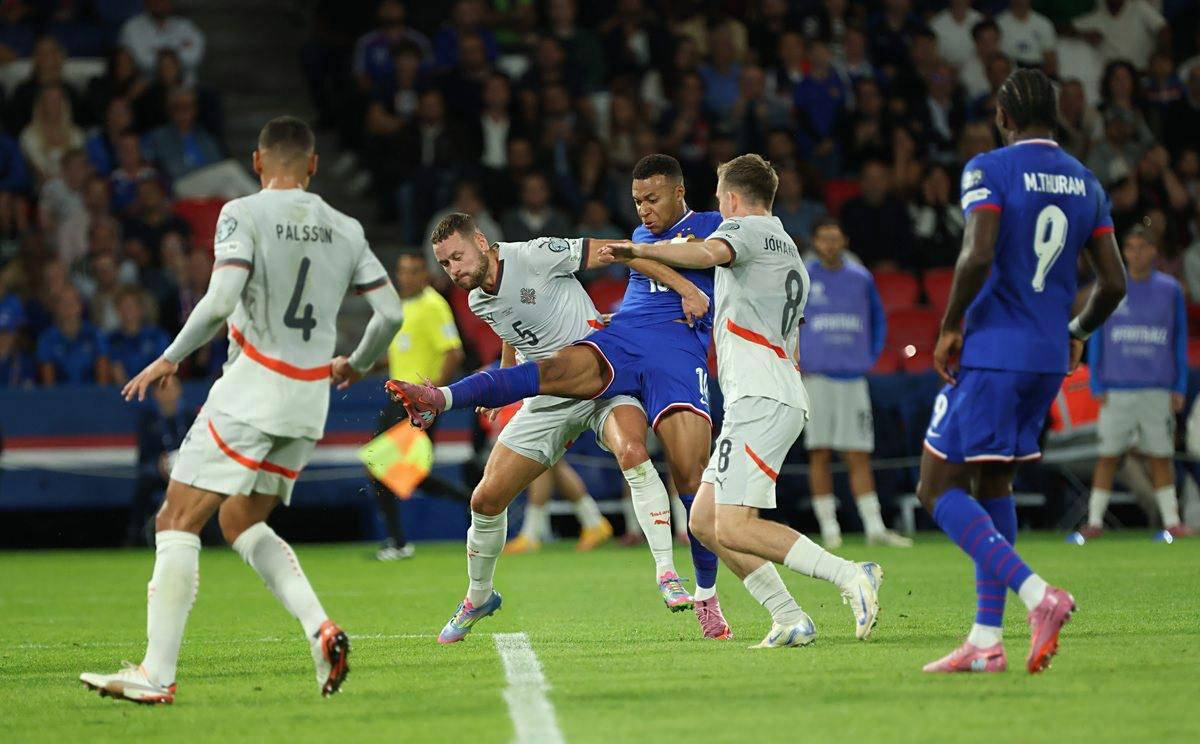 领先波兰3分+13个净胜球，荷兰基本锁定美加墨世界杯参赛席位（荷兰手握对波兰3分与13球净胜优势，几乎锁定美加墨世界杯资格）