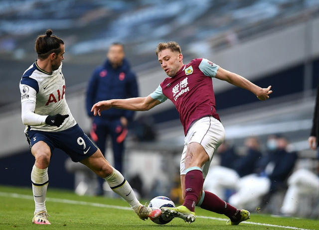 阿德尔曼：我们用琼斯去防KD阿门申京 这对双向合同球员是大责任（阿德尔曼：派双向球员琼斯对位KD、阿门、申京，责任重大）