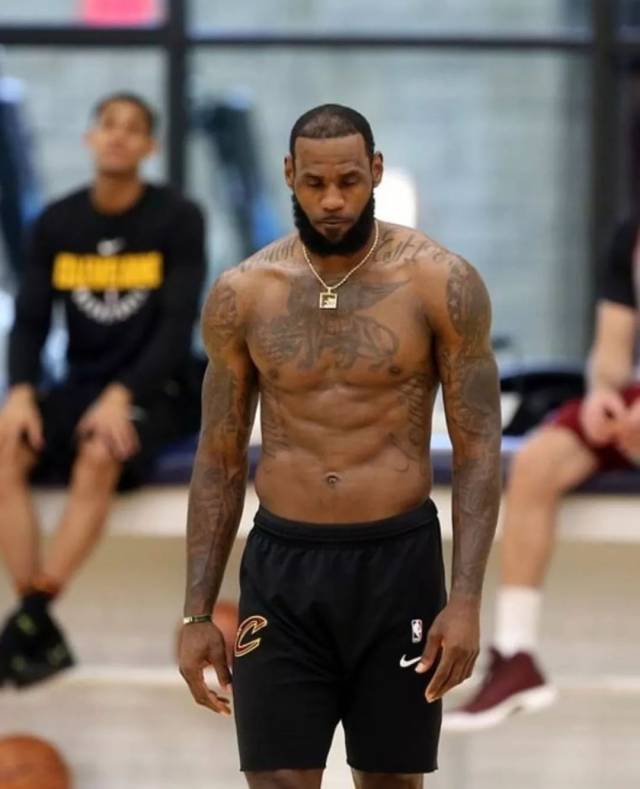 未来可期！奎因+费尔斯均得分20+，投篮命中率皆超50%（前景光明！奎因与费尔斯各砍20+，投篮命中率双双破50%）