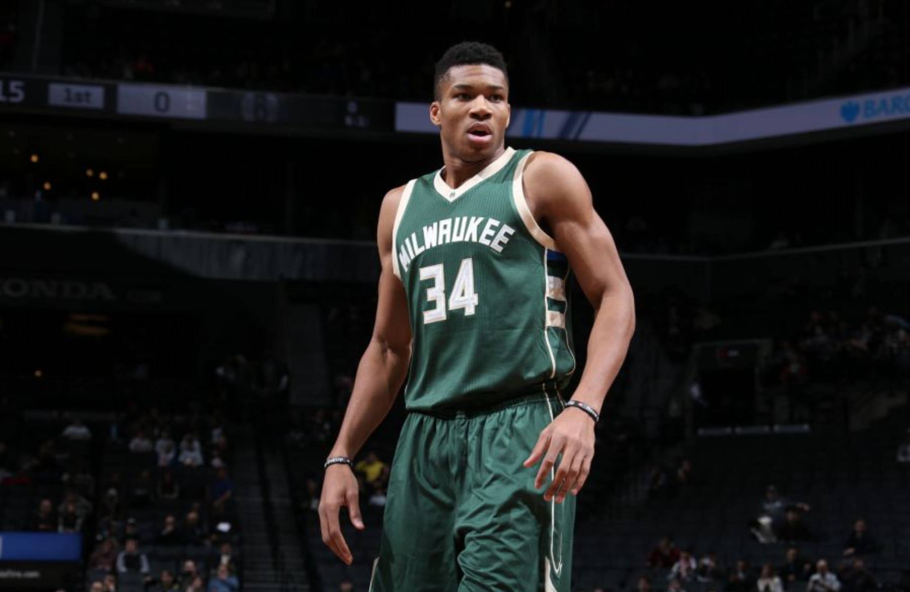 邦马蒂以240张第一选票的绝对优势当选年度最佳女足球员（邦马蒂以240张第一选票压倒性胜出，荣膺年度最佳女足球员）