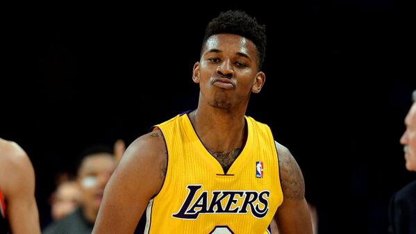 图片报：基米希在加练角球，本赛季他利用角球已送出四次助攻（图片报：基米希苦练角球，本赛季角球助攻已达4次）