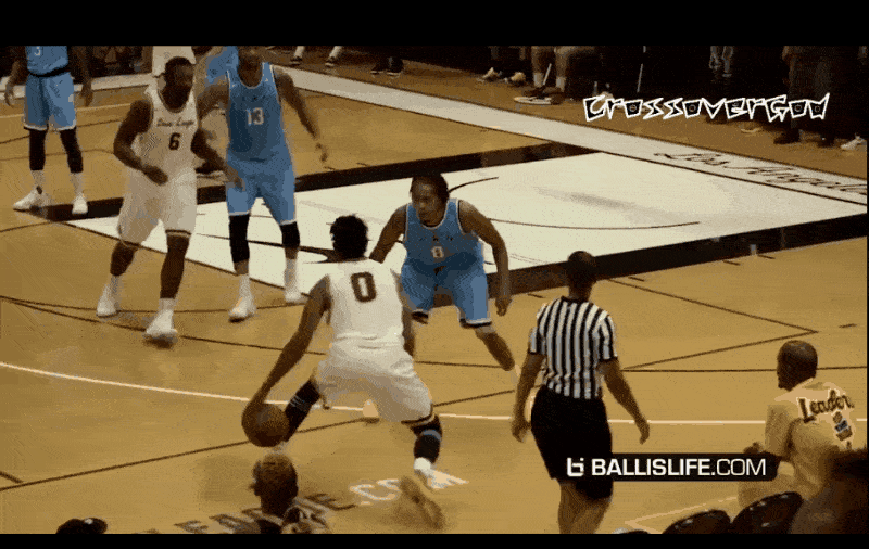 翻修球场，“连滚带爬”为的是“从从容容”（球场整修：今日“连滚带爬”，换来明日“从容不迫”）