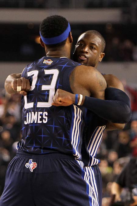 湖人圣诞盖楼抽奖，徽章音箱球衣等你拿（湖人圣诞狂欢抽奖，盖楼赢徽章、音箱、球衣）