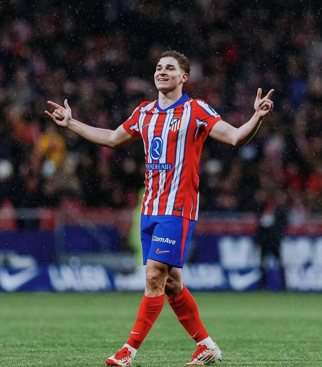 詹卢卡-曼奇尼：意大利渴望参加世界杯，每个人都会全力以赴（詹卢卡-曼奇尼：意大利盼登上世界杯舞台，人人必将拼尽全力）