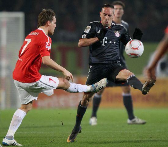 意天空：罗马已就齐尔克泽与曼联谈判，双方每天都在进行对话（意天空：罗马与曼联就齐尔克泽展开谈判，双方每日保持沟通）