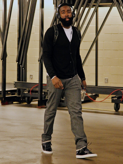 雷迪克谈社媒时代执教：球员活在评论里，保持稳定颇具挑战（雷迪克：社媒时代执教不易，球员沉浸评论致稳定更难）