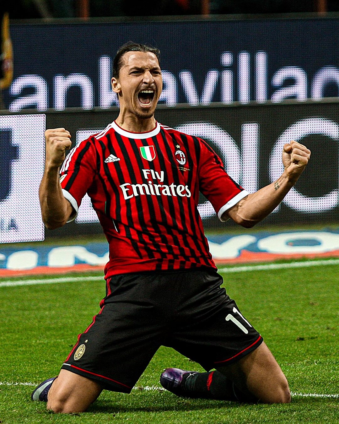 意甲登顶！让2追3 米兰3-2客胜都灵反超两强 普利西奇替补双响（米兰客场3-2逆转都灵登顶意甲：一战反超两强，普利西奇替补梅开二度）