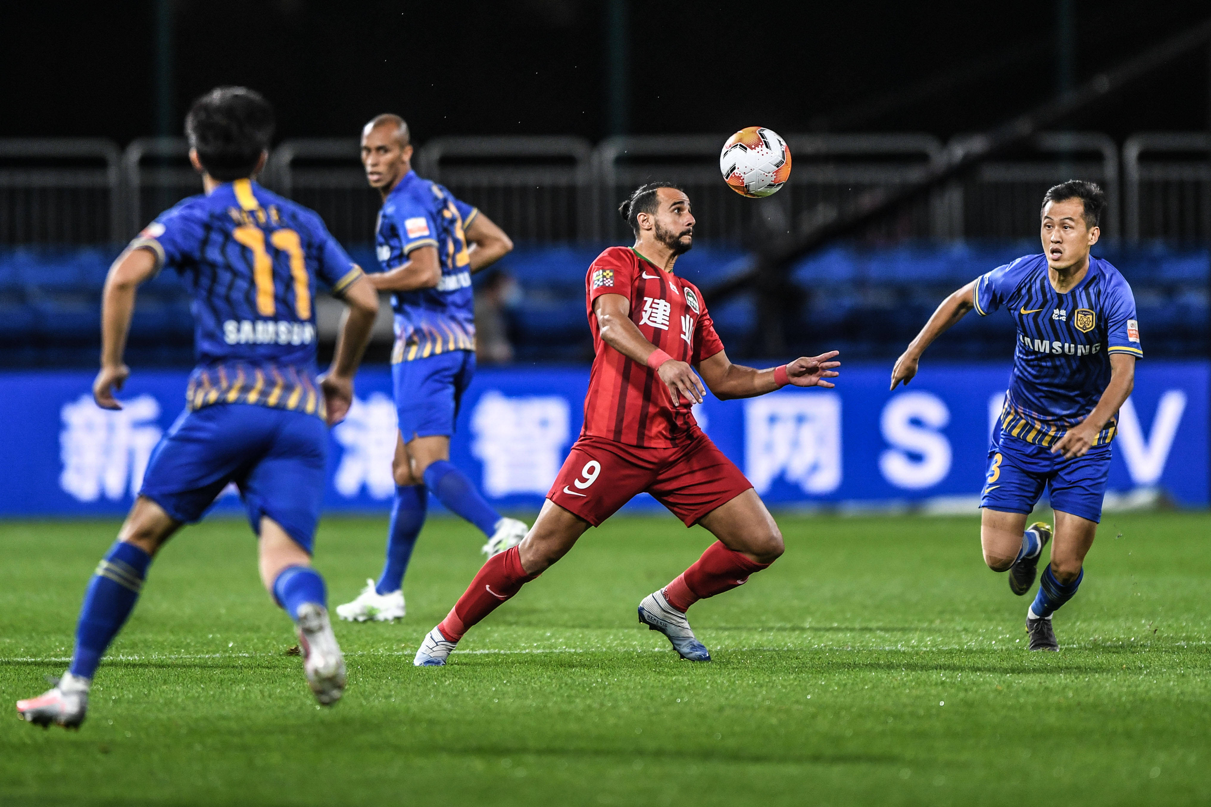 魔术主帅：小瓦格纳只是脚踝高位扭伤，没有外界猜测那么严重（魔术主帅：小瓦格纳脚踝高位扭伤，伤情不及外界猜测严重）