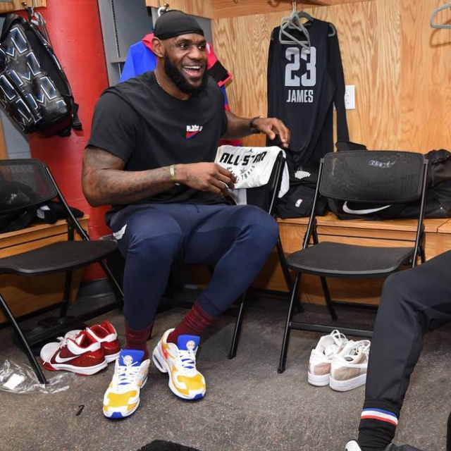 海港客战英博：5外援PK4外援，吾米提江先发，李新翔替补（海港客场挑战英博：5外援对决4外援，吾米提江首发，李新翔替补）