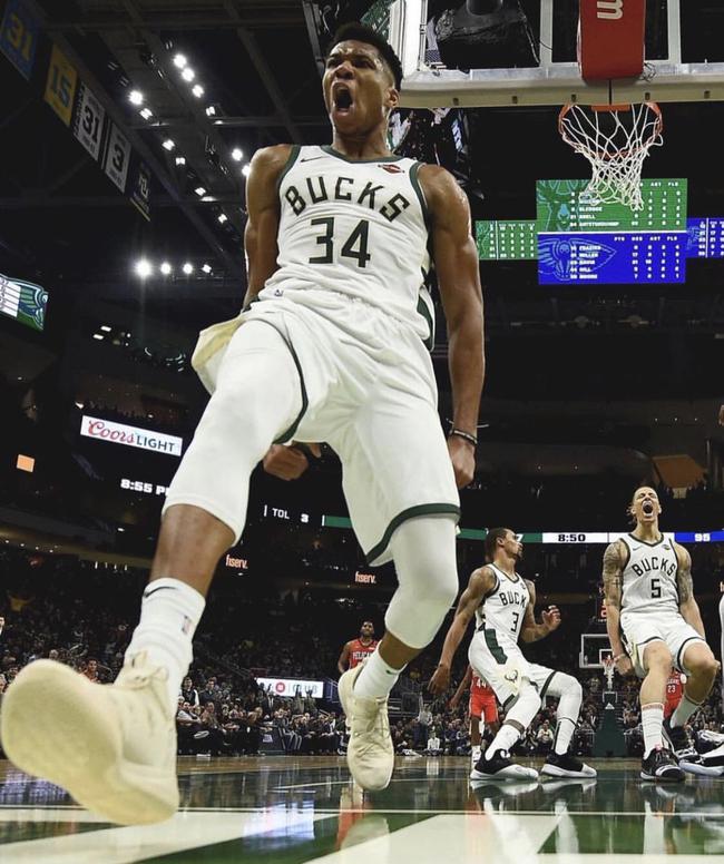 头球建功！利兹联后卫比约尔是第4位英超进球的斯洛文尼亚球员（利兹联后卫比约尔头球破门，成为英超进球的第4位斯洛文尼亚球员）