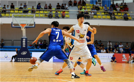 冲突细节曝光！太阳主帅称霍姆格伦先撞阿伦引发报复（太阳主帅曝冲突始末：霍姆格伦先撞阿伦引发报复）