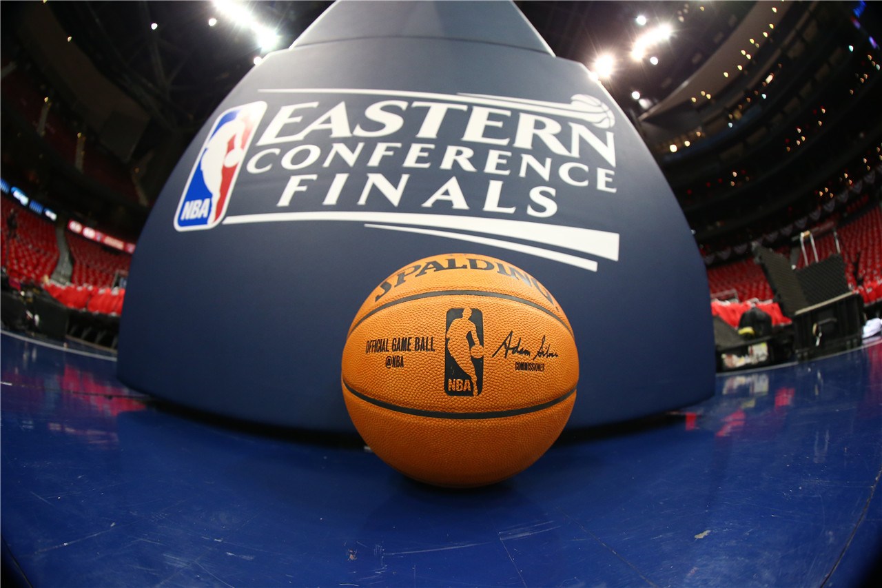 德甲战报：洛孔加破僵，拉尔森扳平，汉堡1-1法兰克福（德甲快讯：洛孔加先拔头筹，拉尔森扳平，汉堡1-1战平法兰克福）