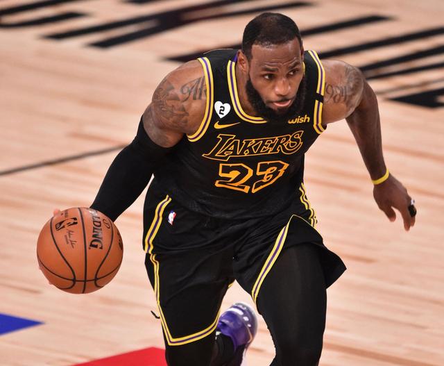 库乔：伊斯科是个非常积极的领袖；贝蒂斯的战术很重视边锋（库乔：伊斯科是位极具进取心的领袖，贝蒂斯战术强调边锋）