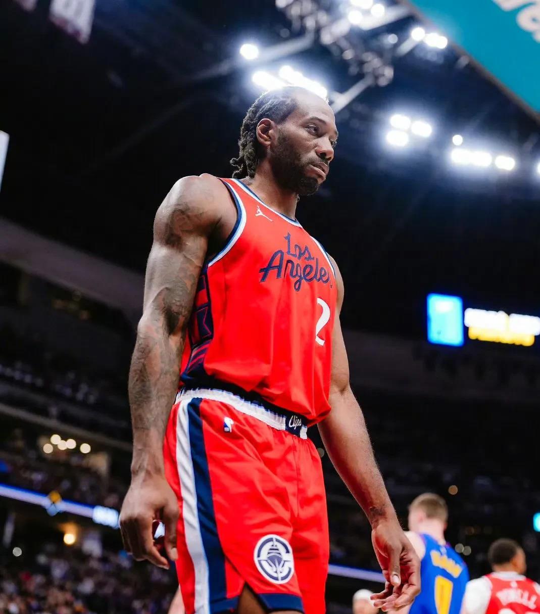 加比亚庆祝米兰团队胜利，呼吁继续前进（加比亚为米兰胜利喝彩，号召球队再接再厉）