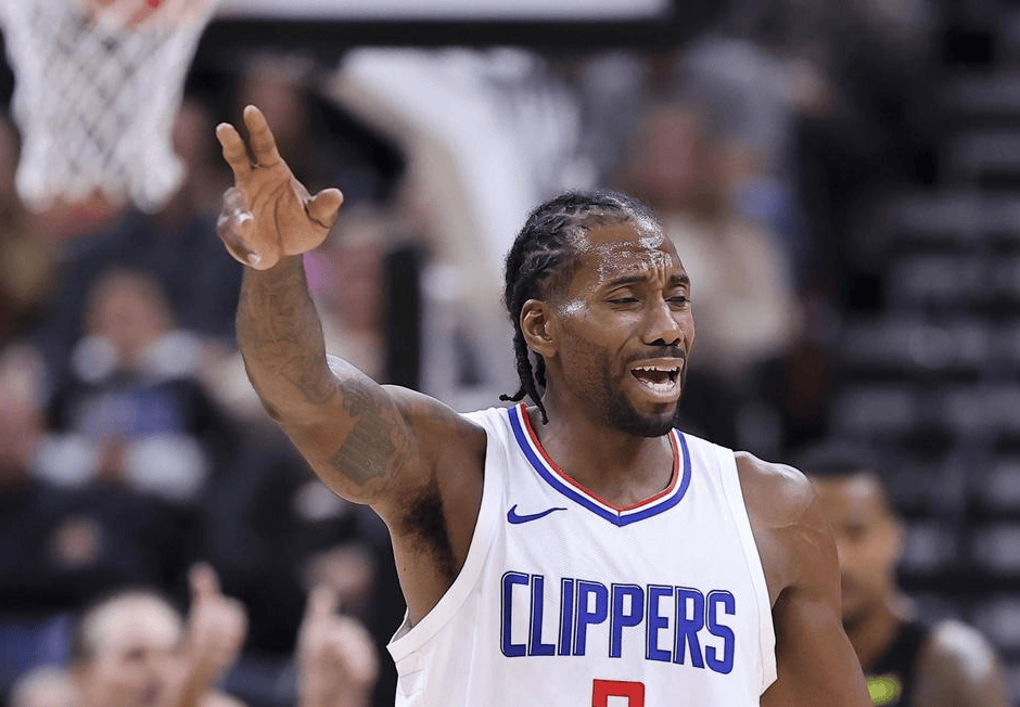 打得还可以！浓眉半场8中5拿到12分5板1助1断（浓眉半场状态不俗：8投5中斩获12分5板1助1断）