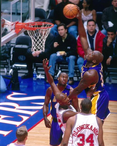 二人都是脖子以下世界级，巴神问题不在脖子以上，内马尔问题脖子上、下都有（两人皆属“脖子以下”世界级：巴神问题不在头脑，内马尔则头脑与赛场层面皆有隐忧）