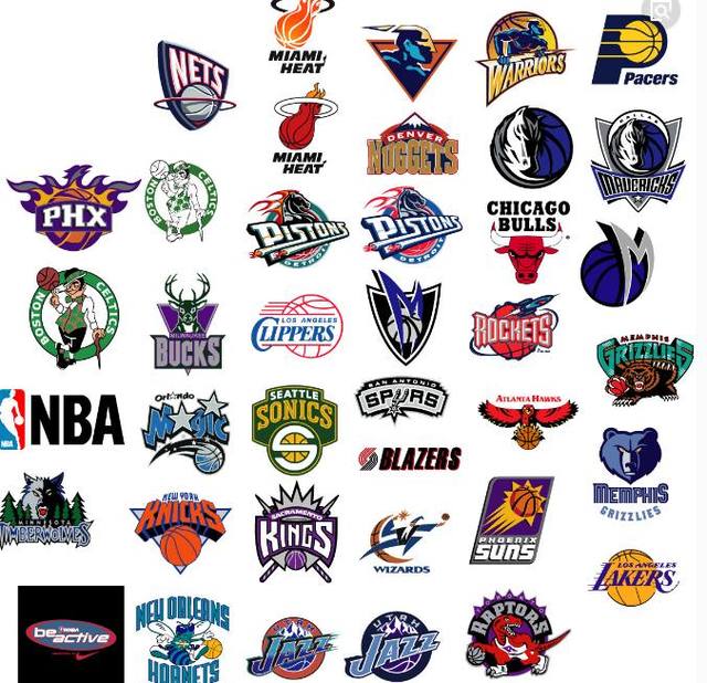 埃基蒂克助攻涉手球争议，主裁观看VAR核查（埃基蒂克助攻引发手球争议，主裁场边观看VAR回放）