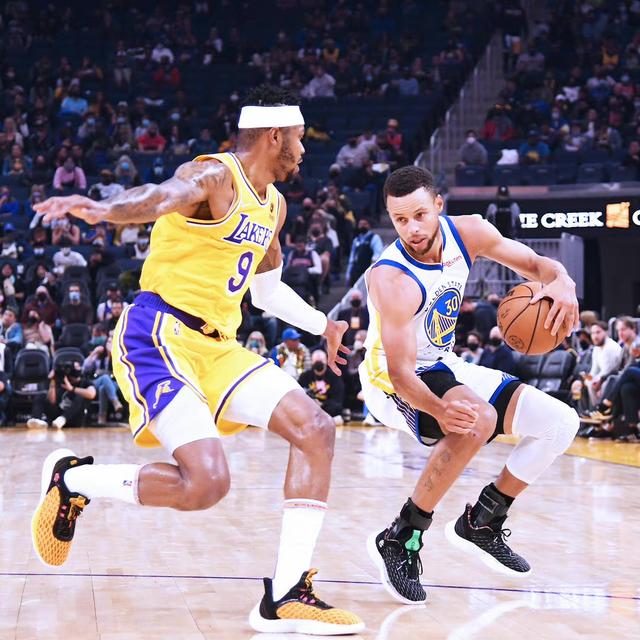 力压贝林、费尔明等4人，莫莱罗蝉联西甲月最佳U23球员（压过贝林、费尔明等四人，莫莱罗连庄西甲月度U23最佳）