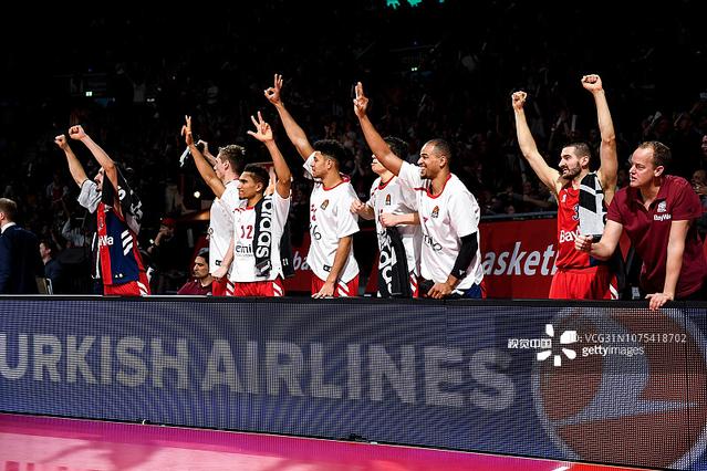 曼联1-1西汉姆再失进前5良机！习惯性疲软，阿莫林冬窗买人也不够（曼联1-1憾平西汉姆，冲前五再受阻；疲软成惯性，阿莫林冬窗补强难解渴）