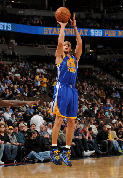 明日勇士战森林狼 库里时隔5场迎来复出 追梦因个人原因缺战（勇士明日迎战森林狼：库里时隔五场复出，追梦因个人事务缺席）